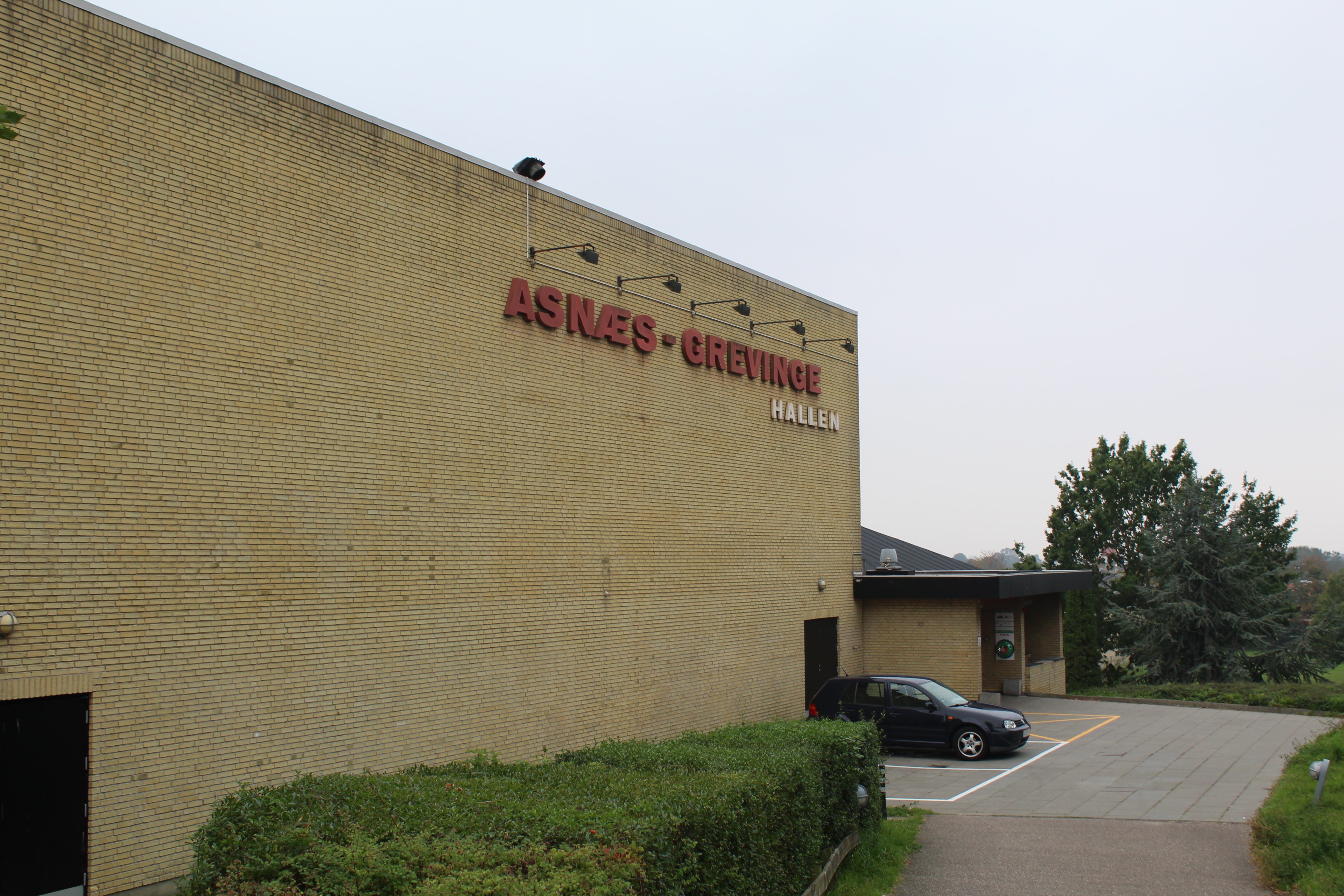 Asnæs-Grevninge Hallen set udefra