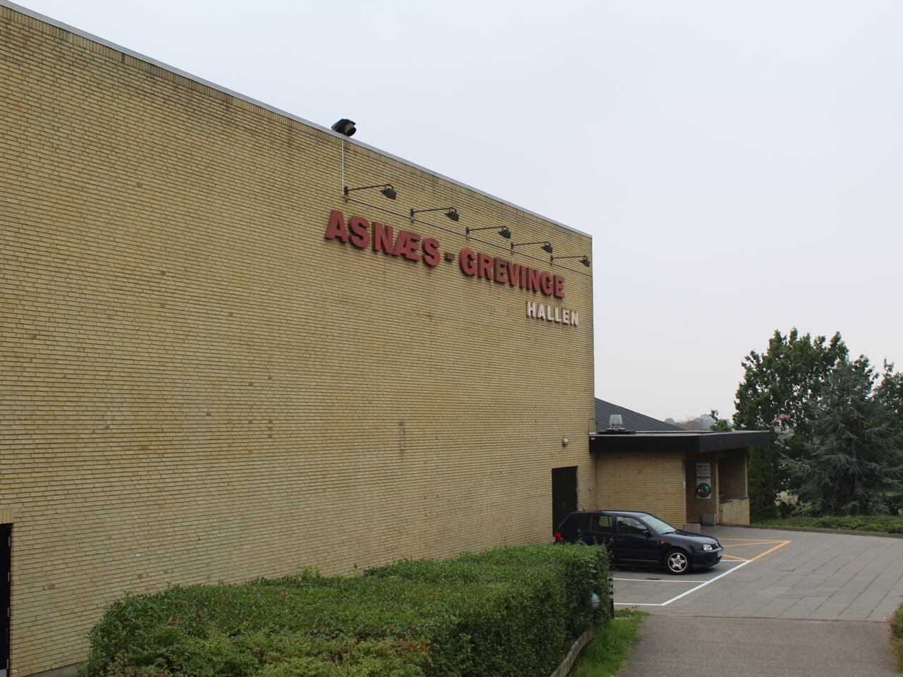 Asnæs-Grevninge Hallen set udefra