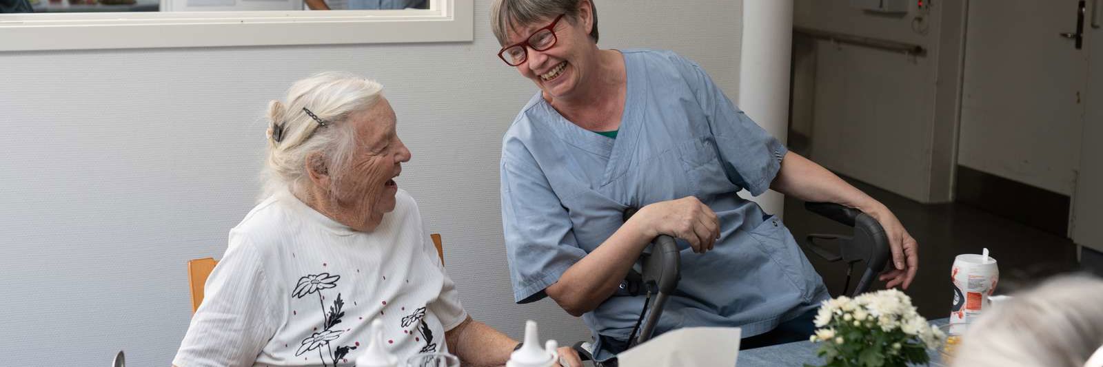 Ældre kvinde på Plejecentret Grønnegården i Nykøbing