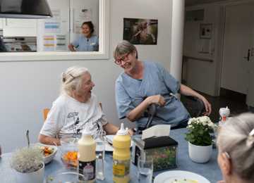 Ældre kvinde på Plejecentret Grønnegården i Nykøbing