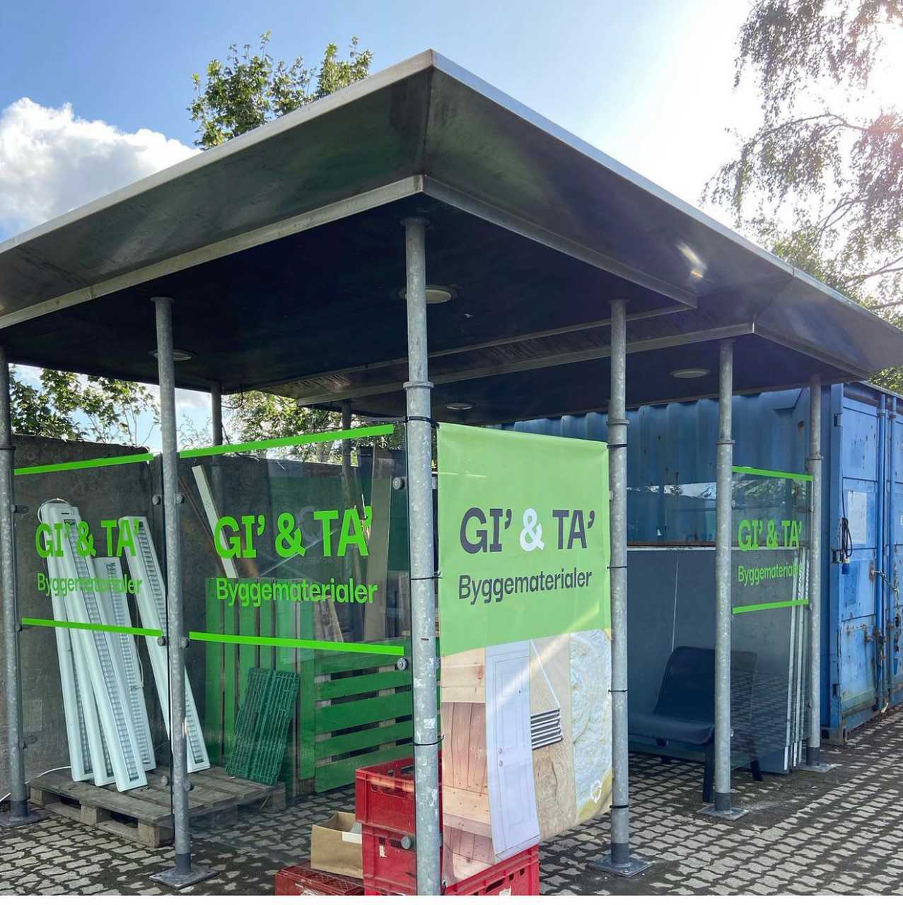 Færdigt skur af 100 procent genbrug