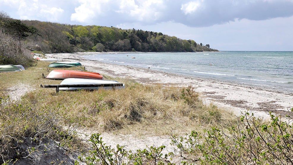 Både på stranden ved Høve Skov