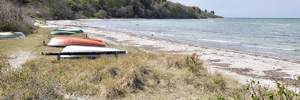 Både på stranden ved Høve Skov