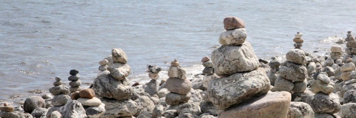 Sten på sten i klint