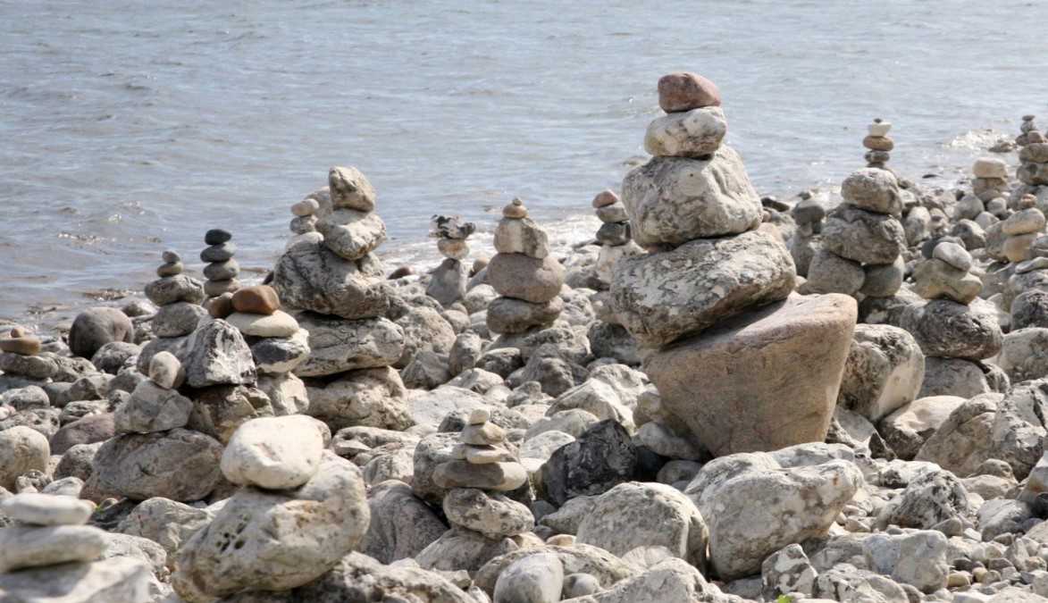 Sten på sten i klint