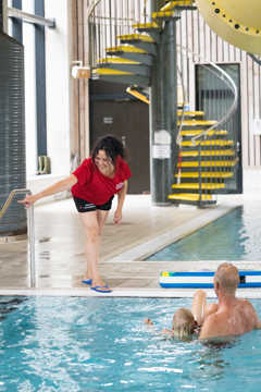 Livredderen vejleder i Nykøbing Svømmehal