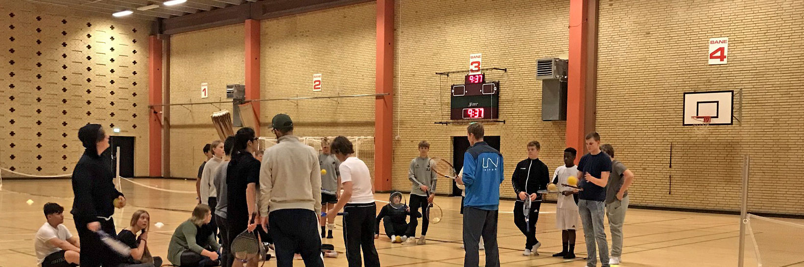 Unge i hallen i Asnæs