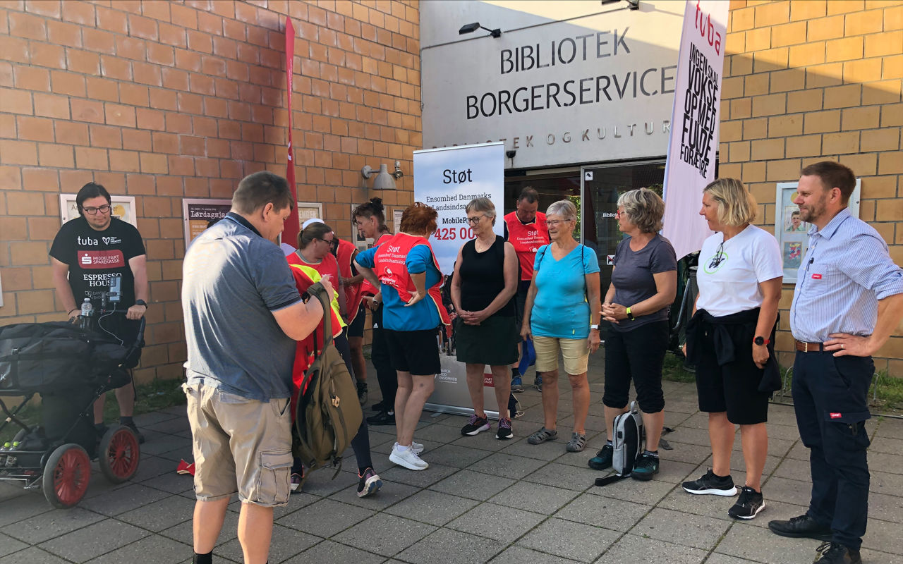 Mennesker på række