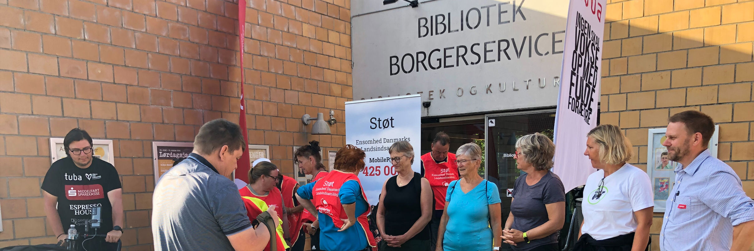 Mennesker på række