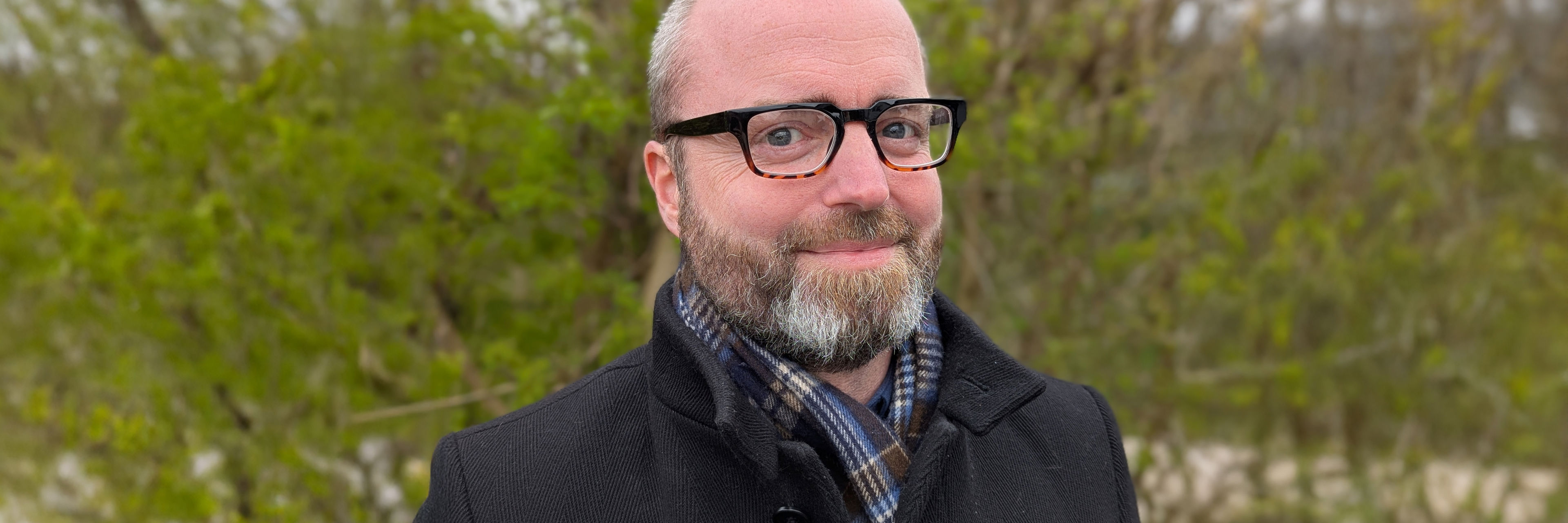 En mand med halstørklæde