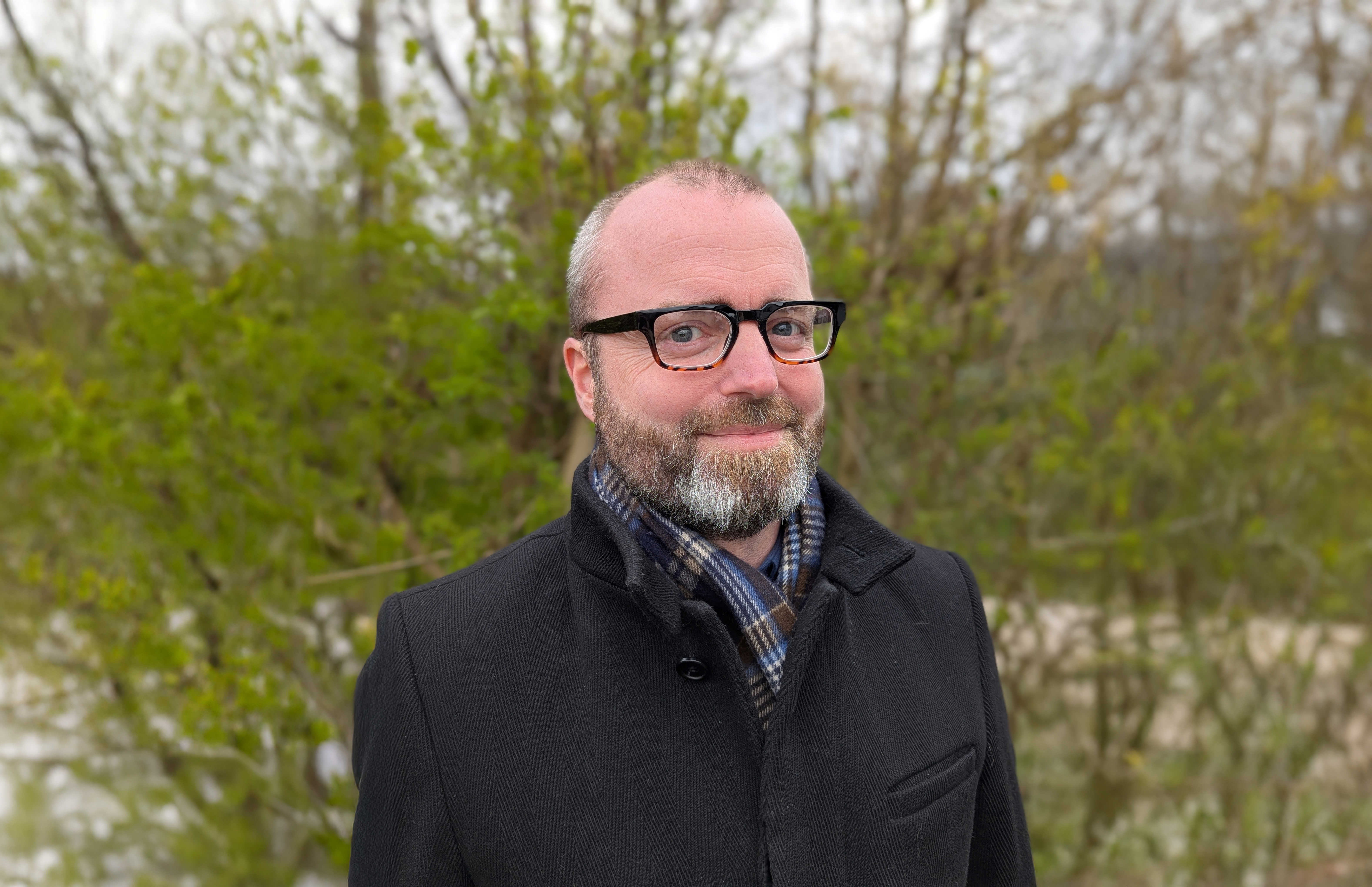 En mand med halstørklæde