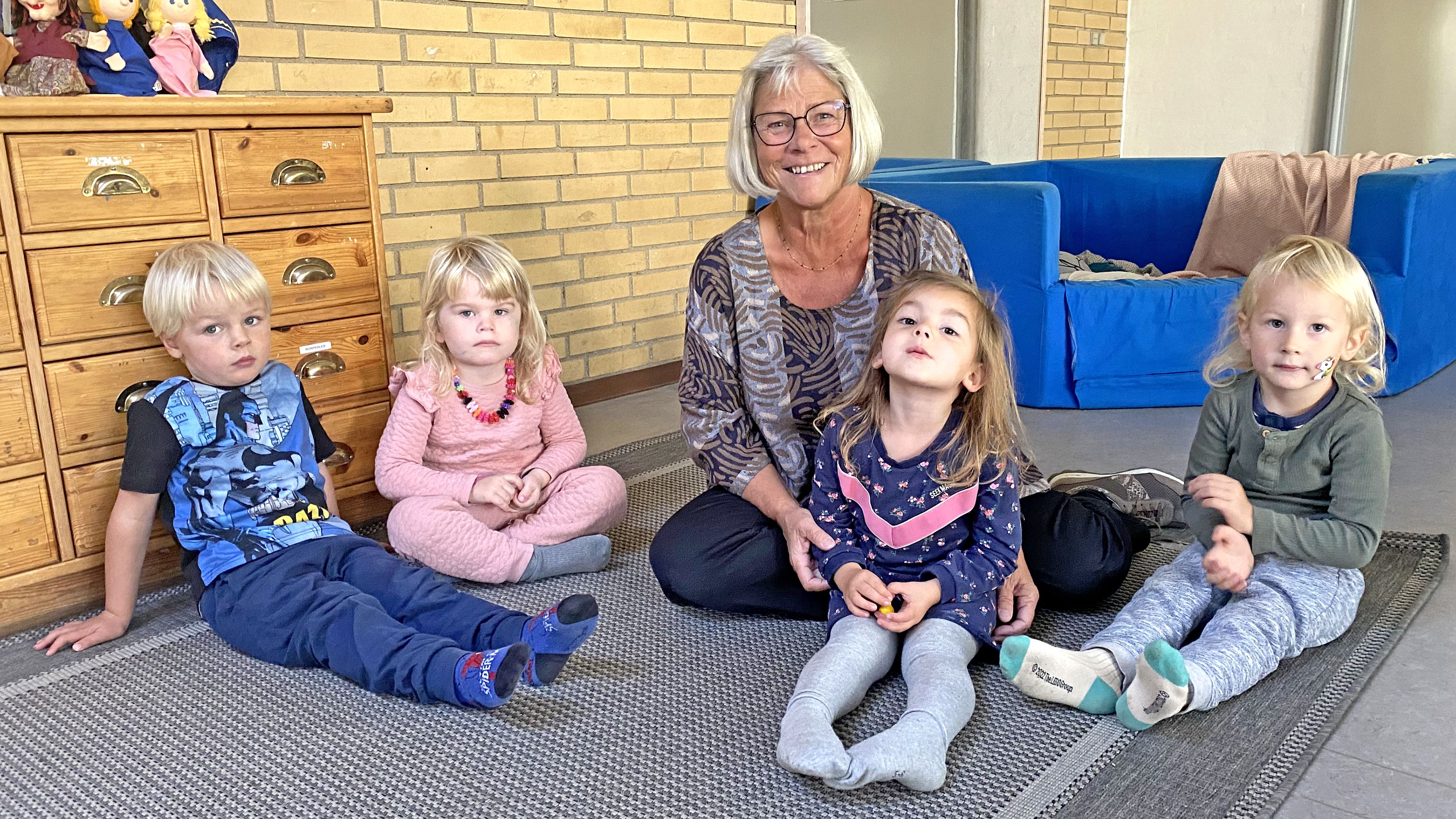 Pædagog Connie Brødegaard Nielsen med fire børn
