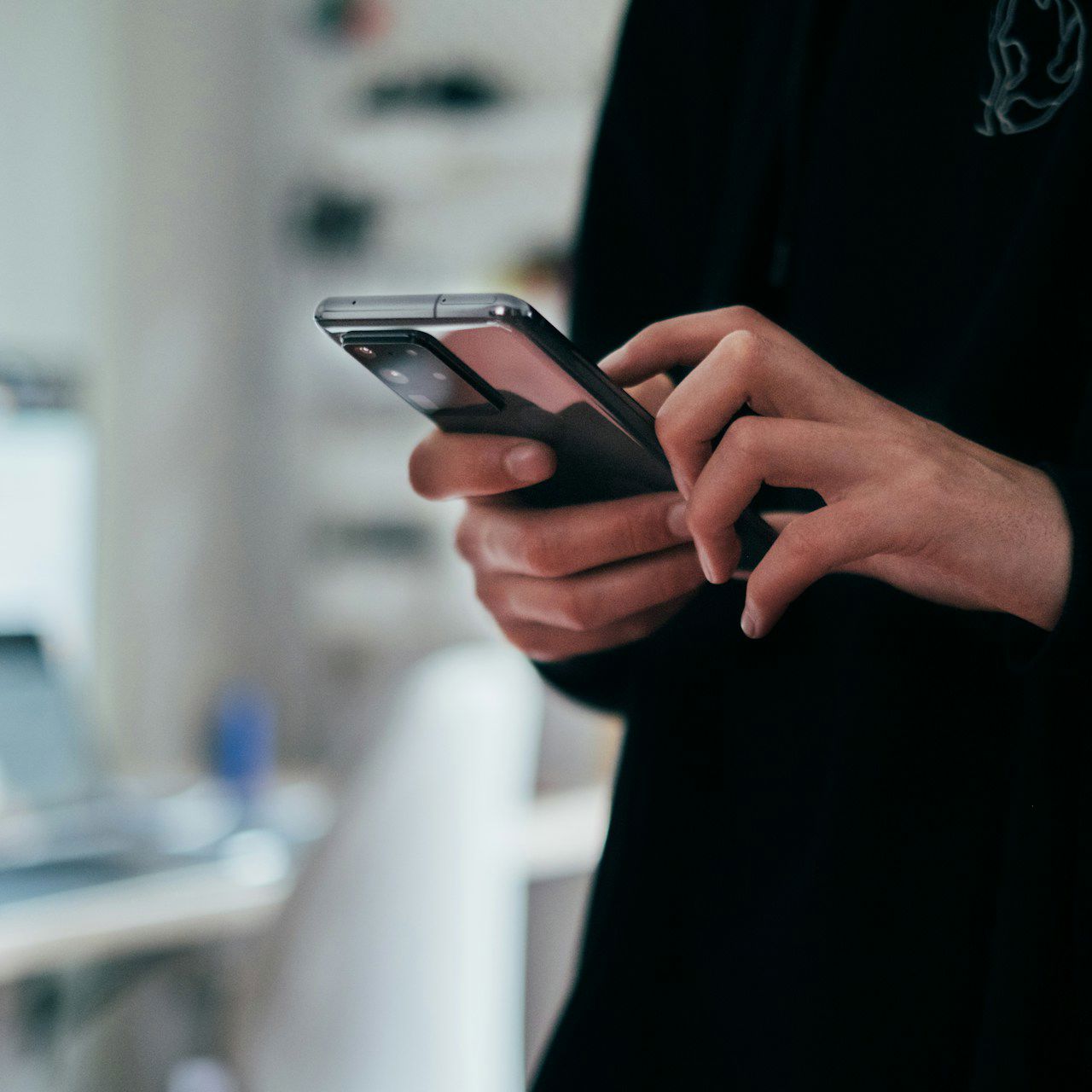 Hænder med smartphone