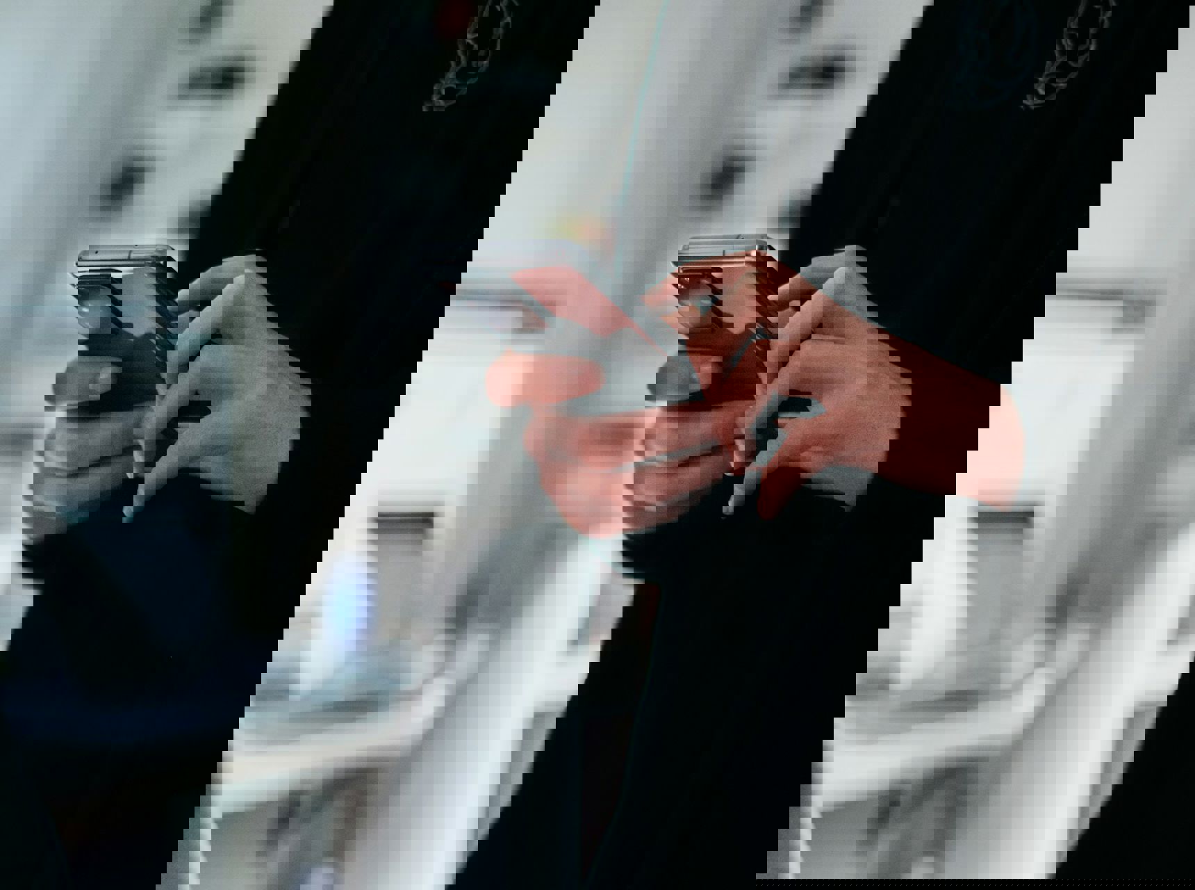 Hænder med smartphone