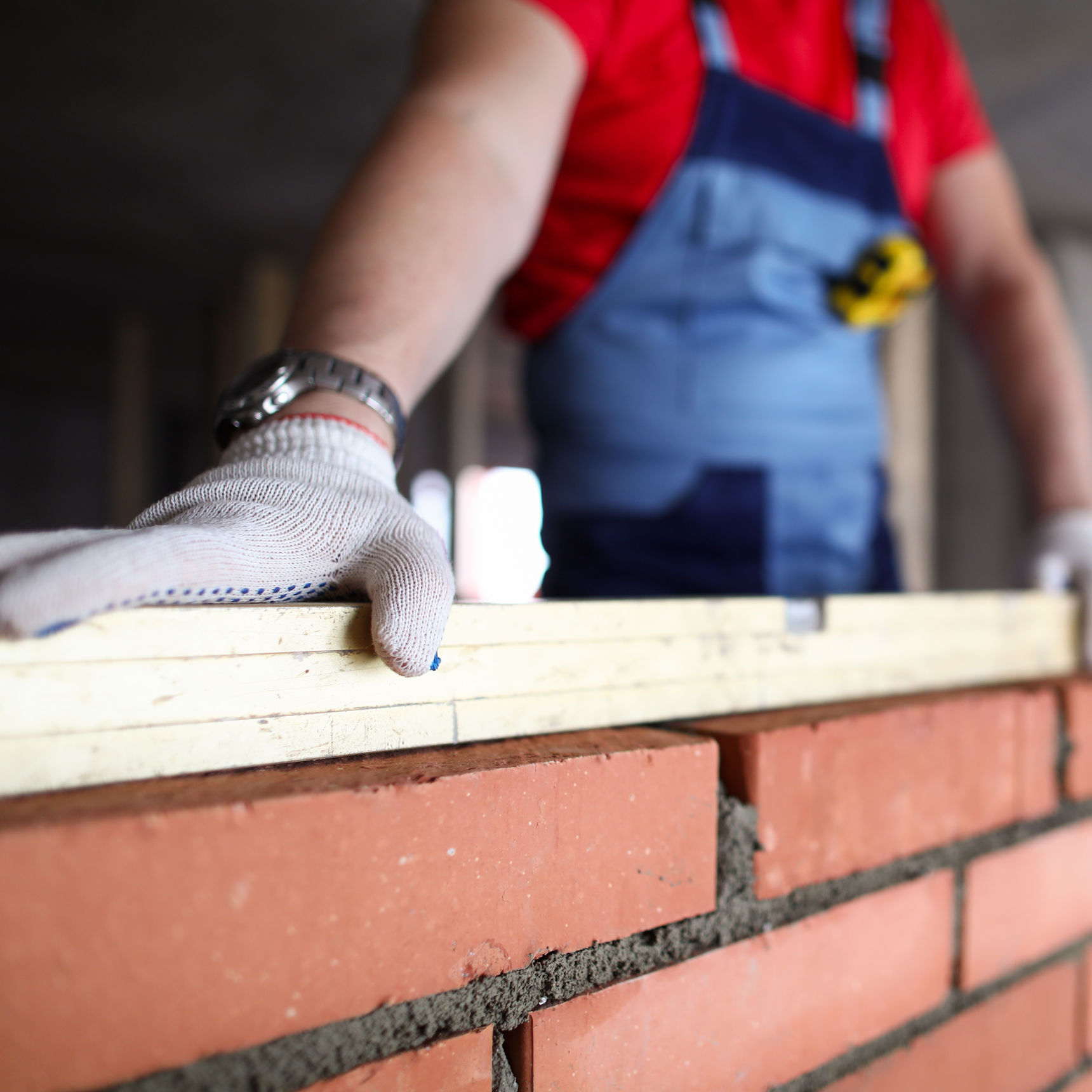 Murer er i gang med at bygge