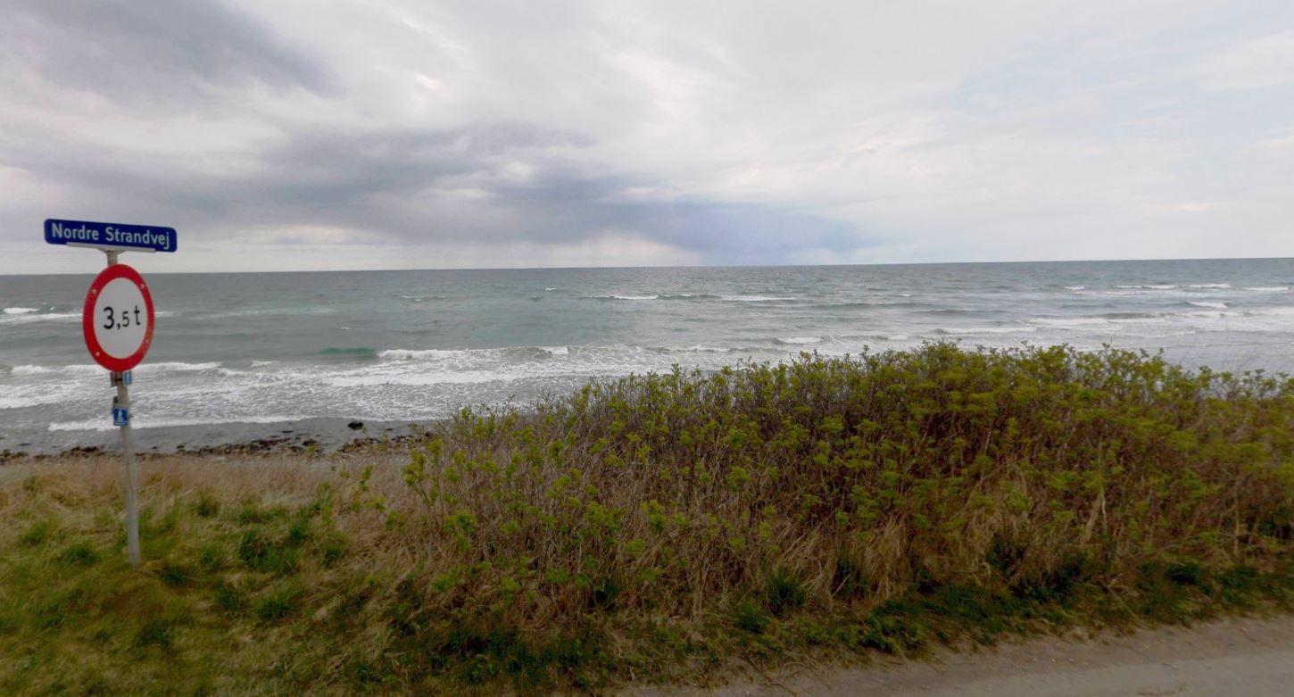 Nordre Strandvej i Lumsås, med udsigt over havet