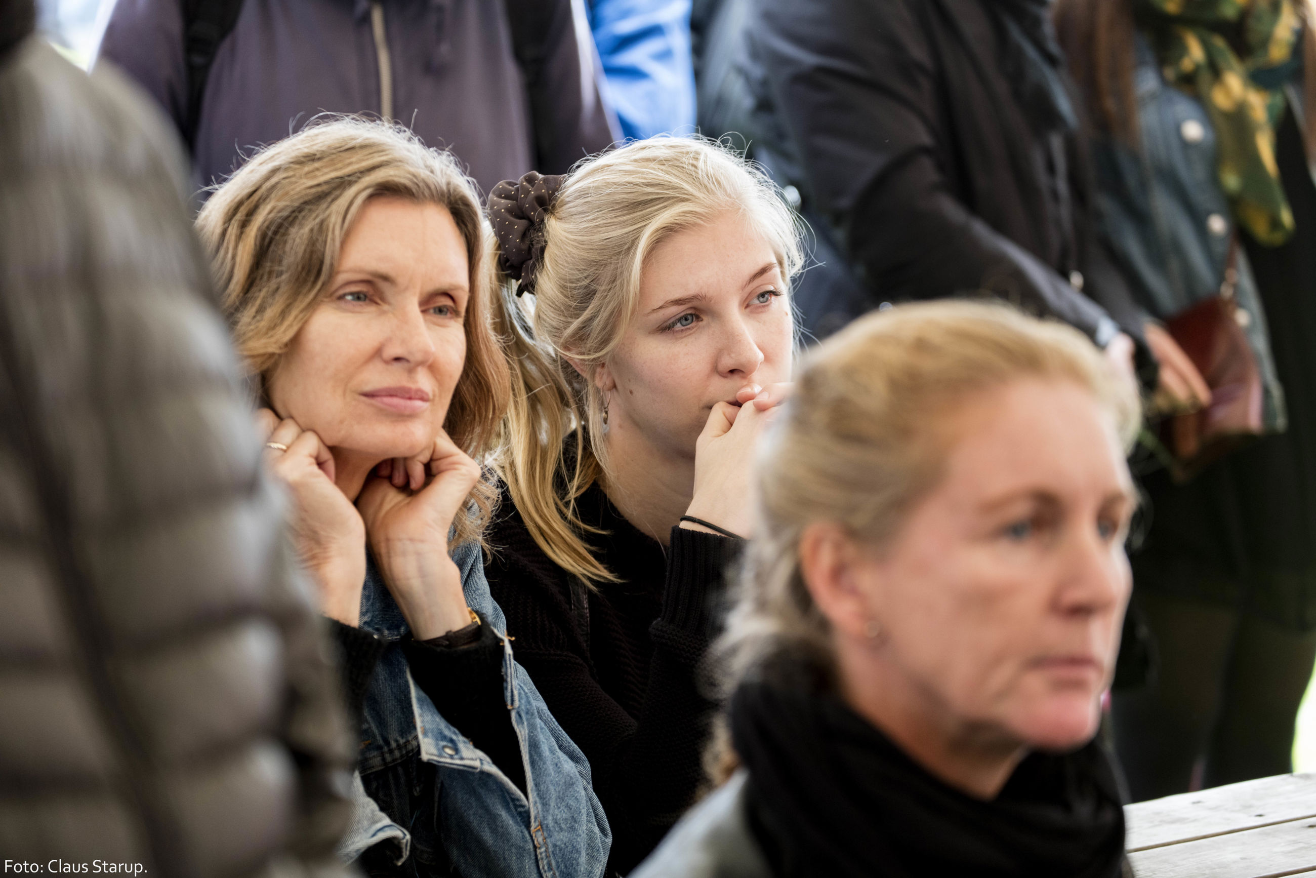 Folk mødt op til forsamling