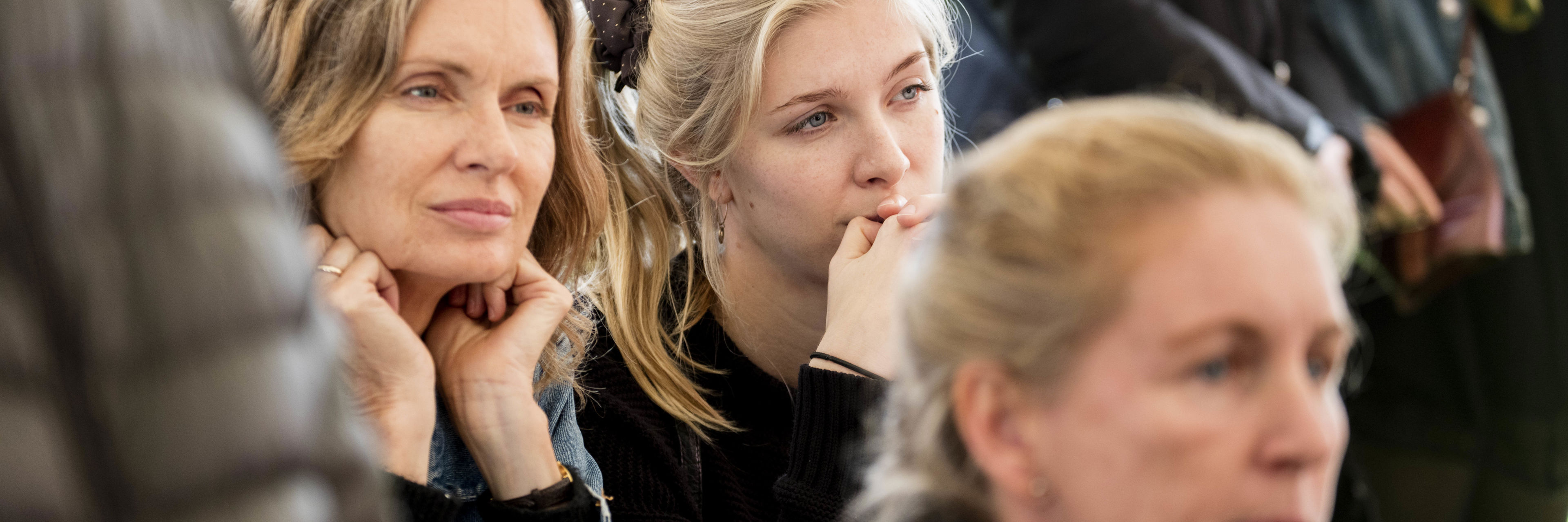Folk mødt op til forsamling