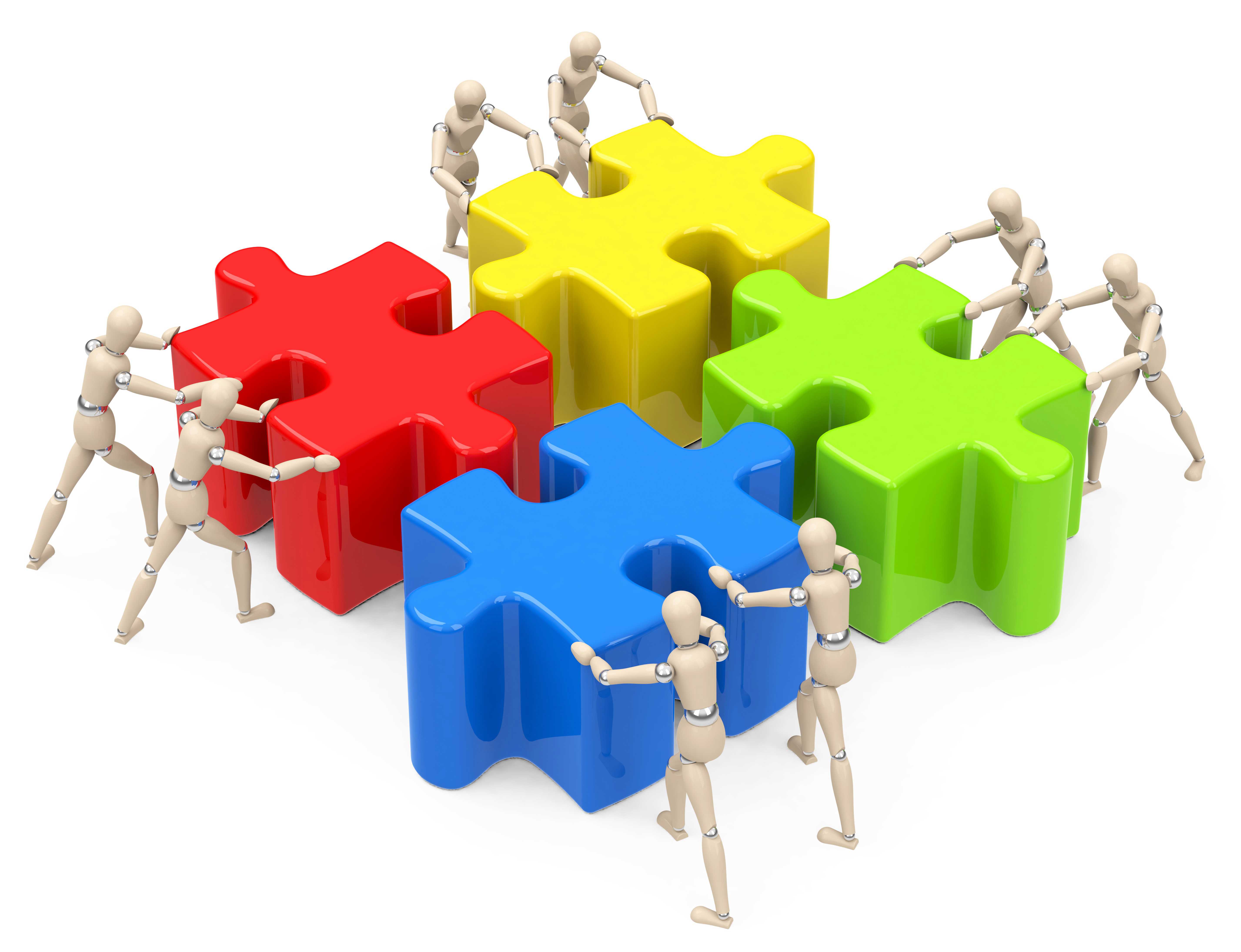 Figurer skubber puslespilsbrikker sammen