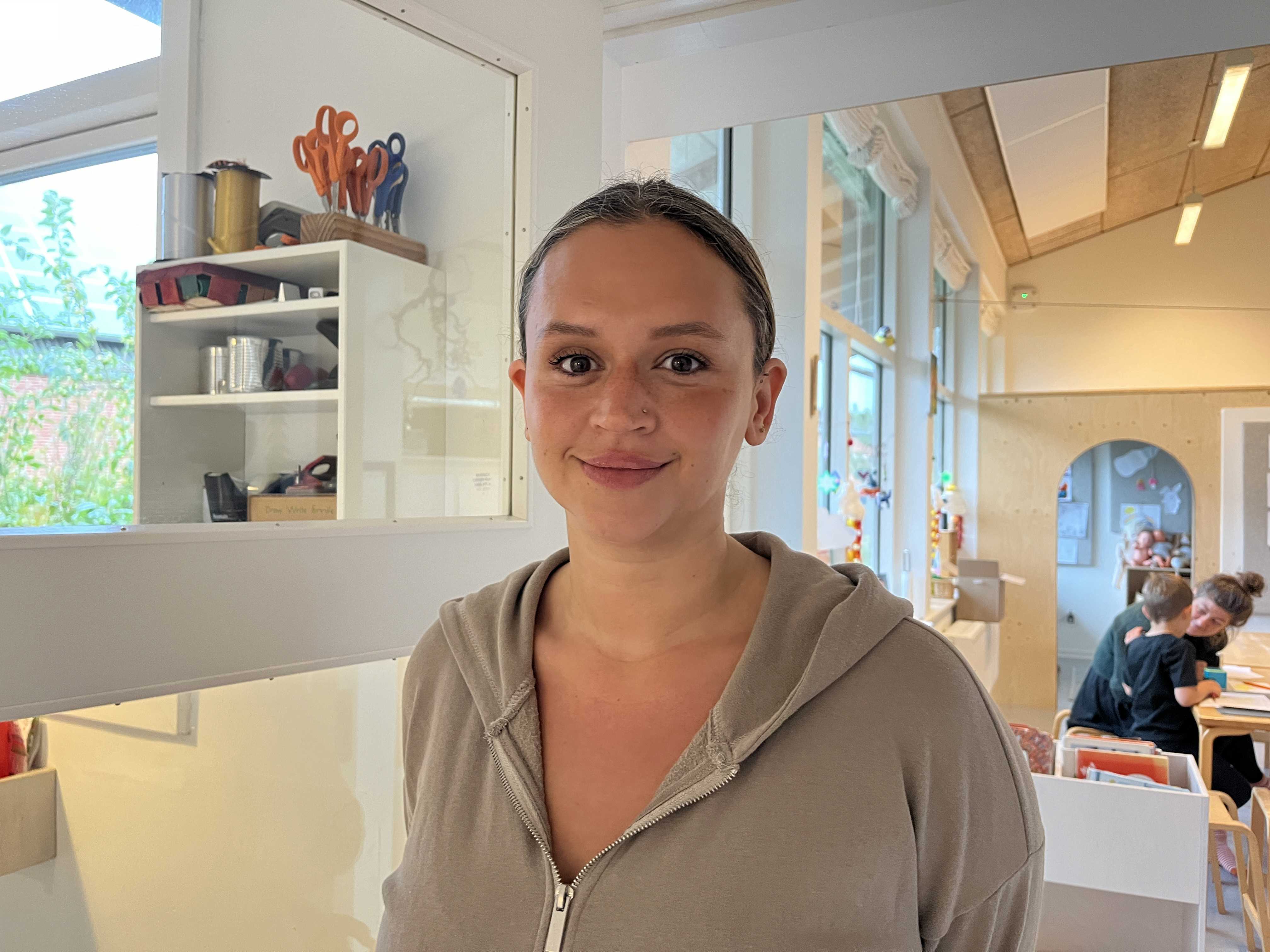 Corneliah Sif Grønvold der arbejder i Odden Vuggestue og Børnehave
