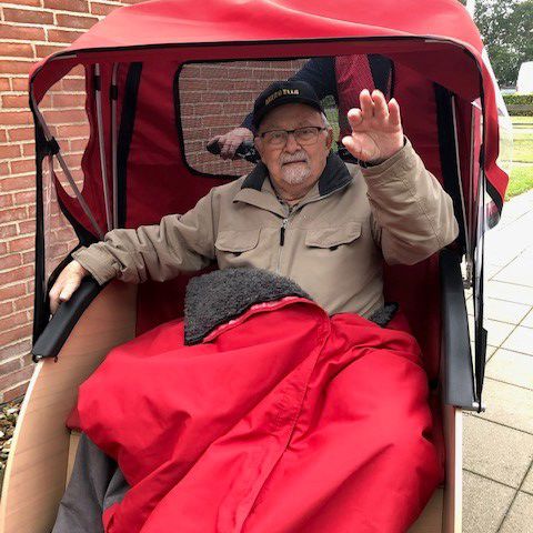 Vinkende beboer i Rickshawcykel