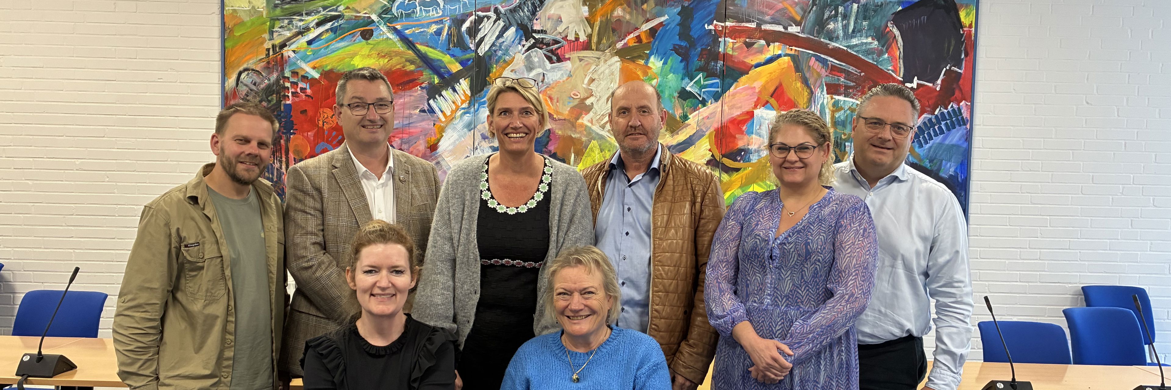 Parterne bag budgetaftale 2026 fotograferet i byrådssalen