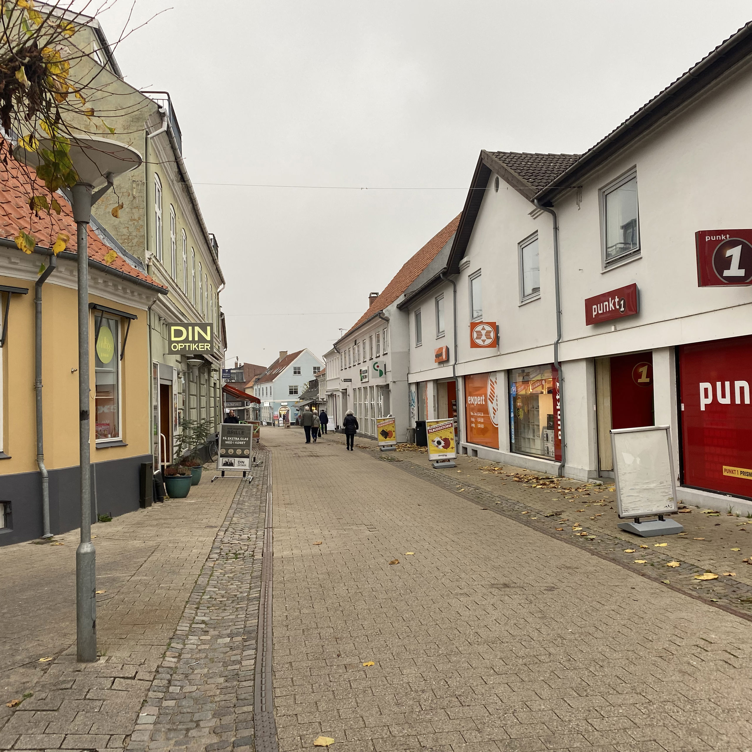 Gågaden Algade i Nykøbing - en hverdagsformiddag i november