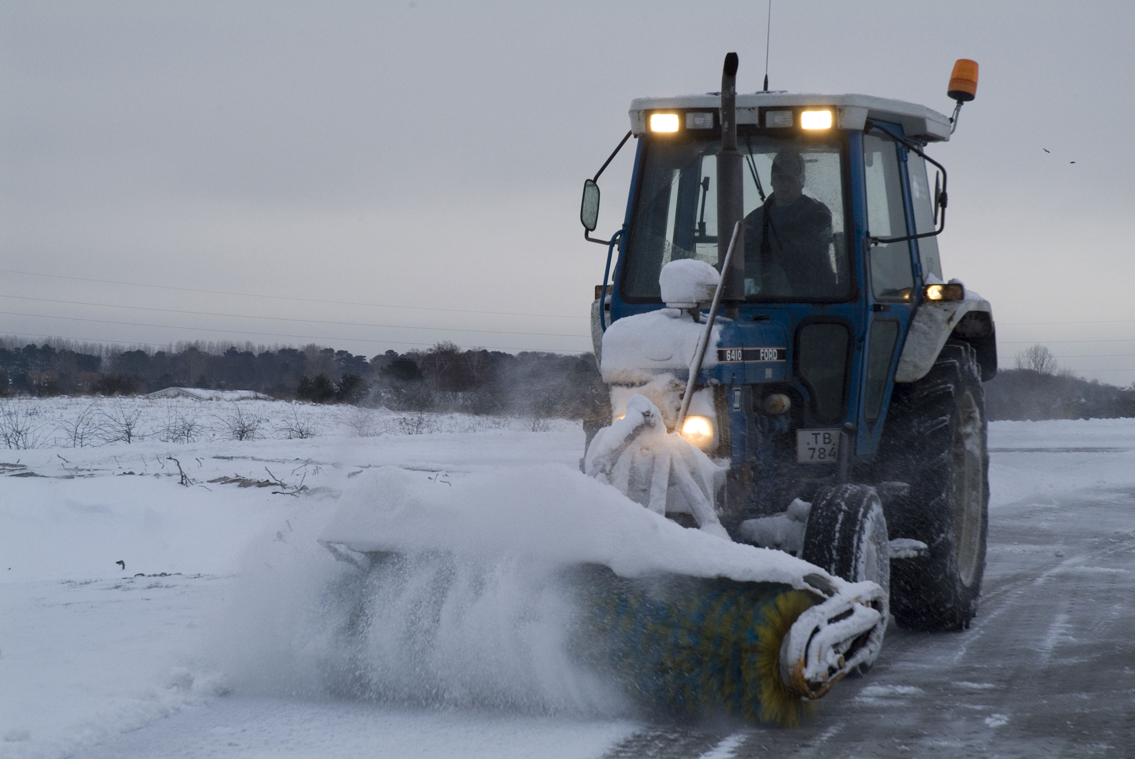 Sneplov børster sne