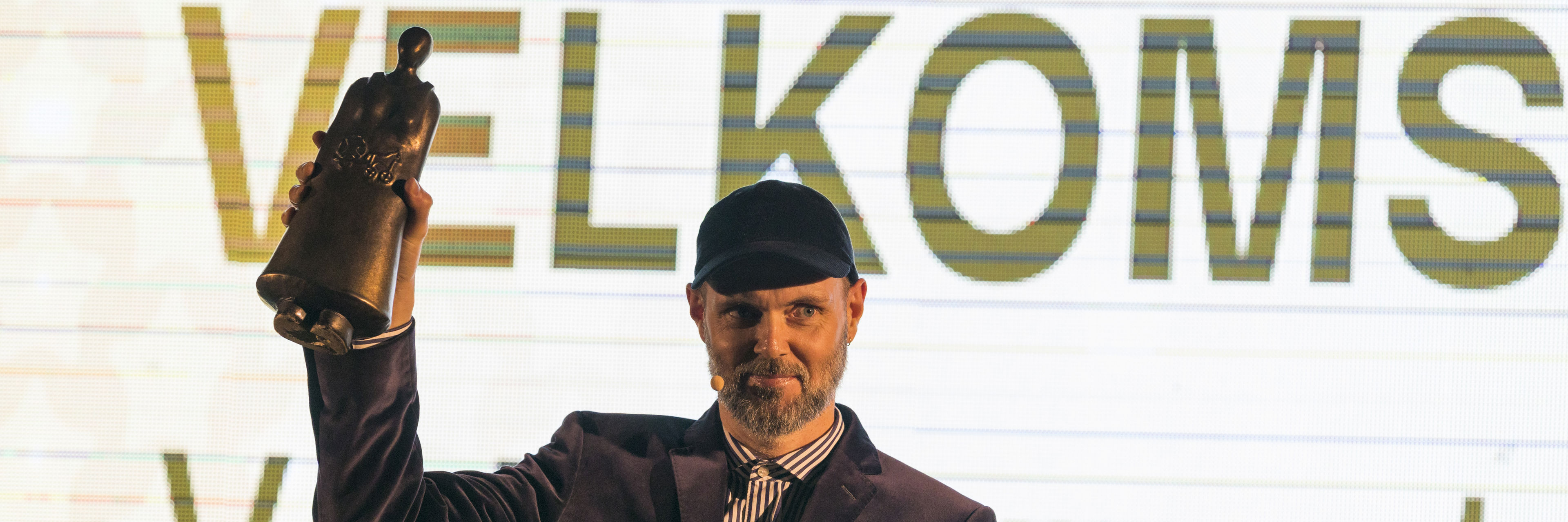 Konferencier Leiv Arne Kjøllmoen med Gerda-statuette
