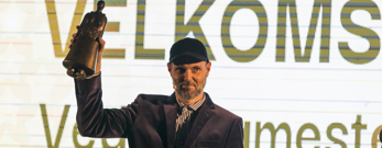 Konferencier Leiv Arne Kjøllmoen med Gerda-statuette