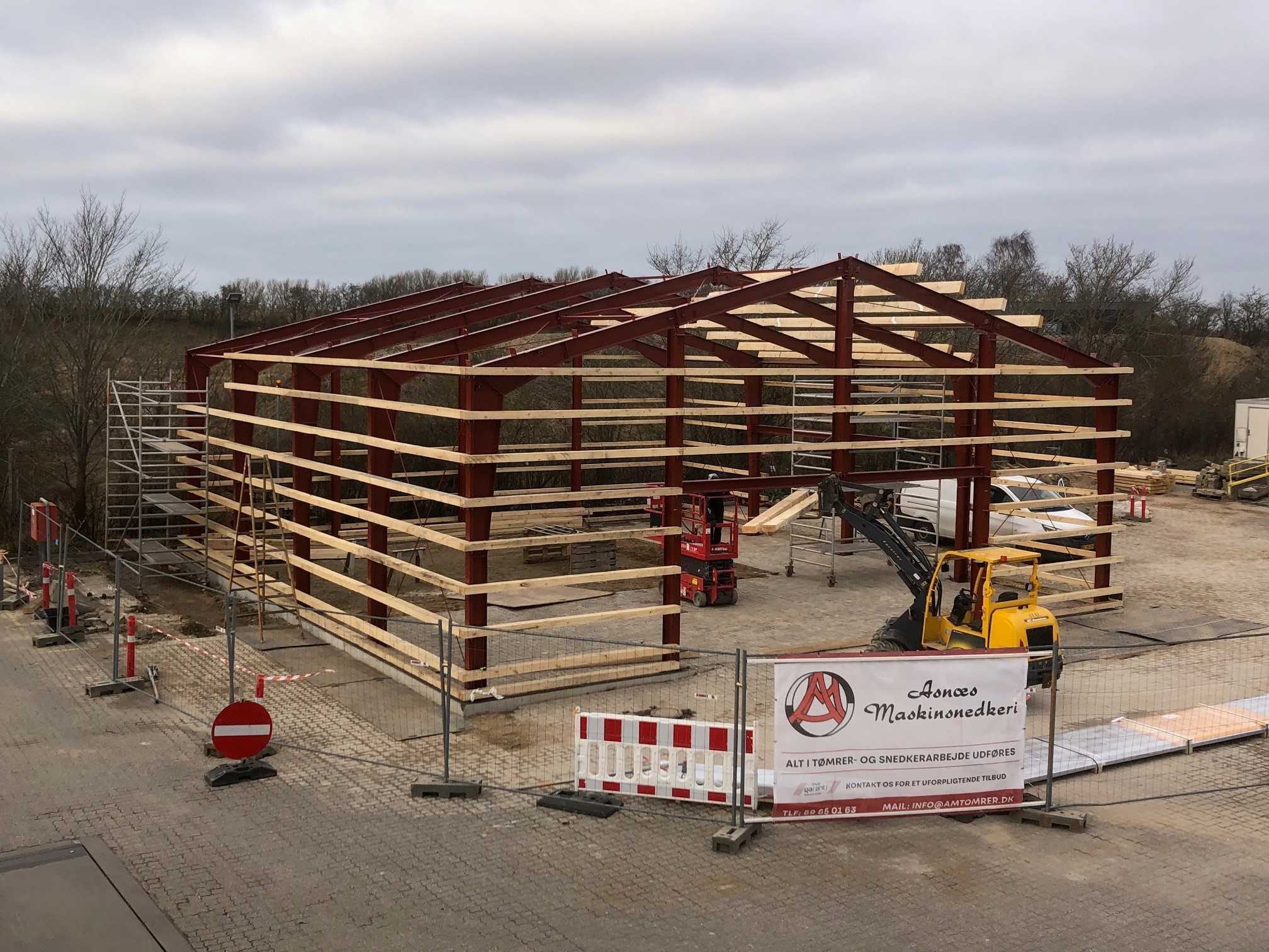 Kemihus på genbrugsstationen i Fårevejle under opbygning