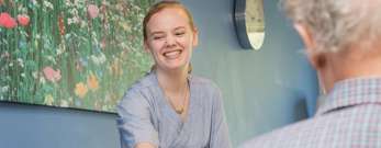 Medarbejder på plejecenter